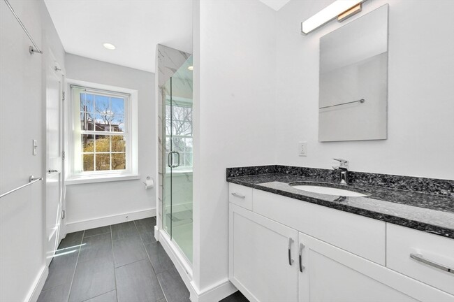 Building Photo - 154 Highland St