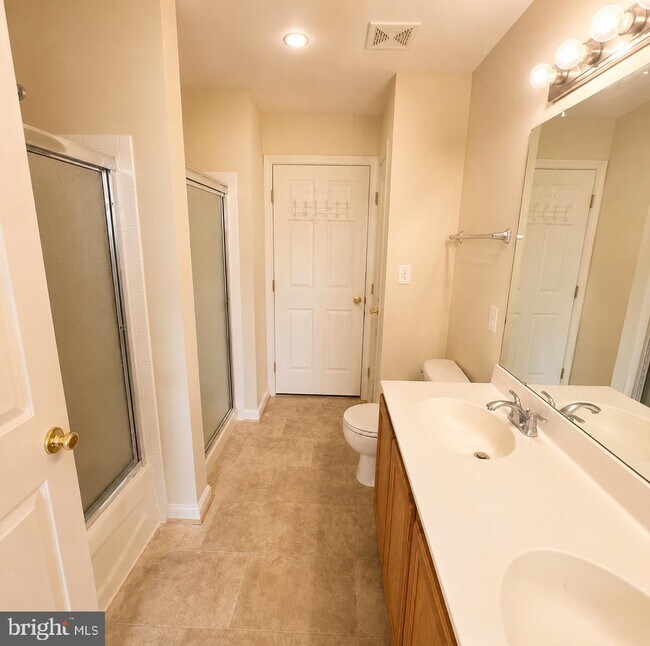 Building Photo - 6731 Stone Maple Terrace