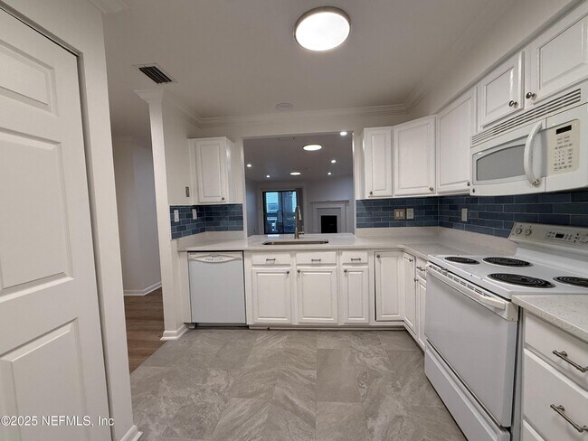 Building Photo - 1604 Arcadia Dr