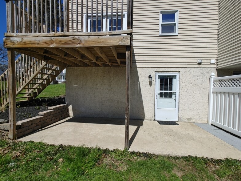 Building Photo - 110 Froelich Ave