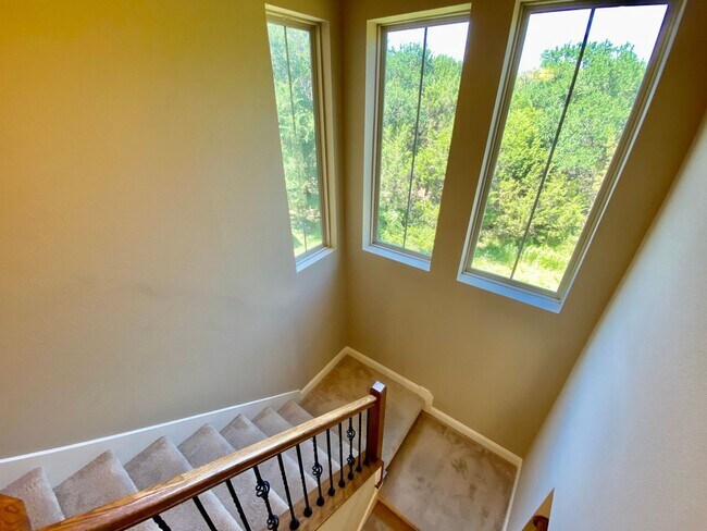 Building Photo - 3 Bedroom 2.5 Bathroom Detached Condo in South Austin!!