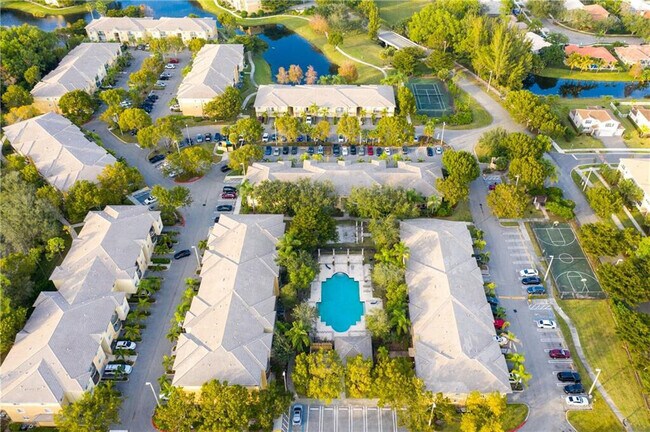 Building Photo - 1400 Crestwood Ct S