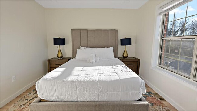 Building Photo - 228 Maryland Park Dr