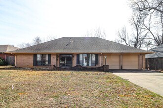 Building Photo - Located in South Tulsa - 3 Bedroom Home!!
