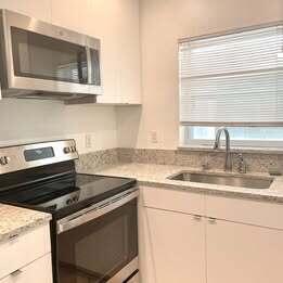 Building Photo - 905-907 SW 11th Ave