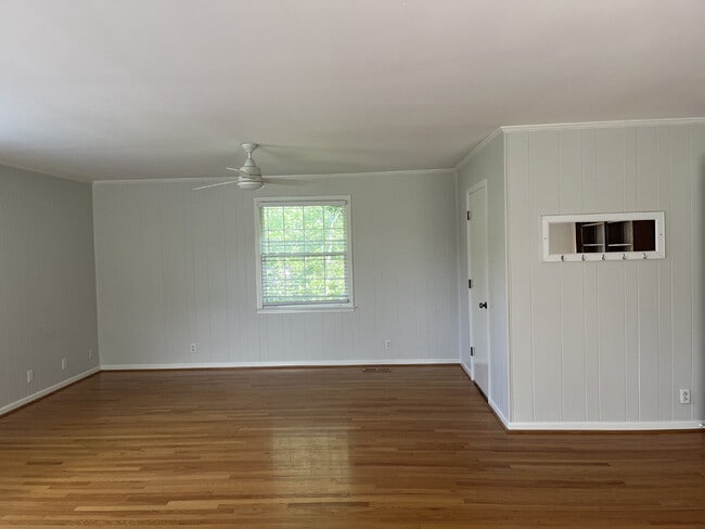 Building Photo - 810 Davis Dr