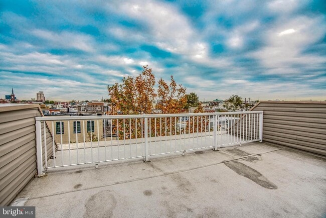 Building Photo - 1320 Race St