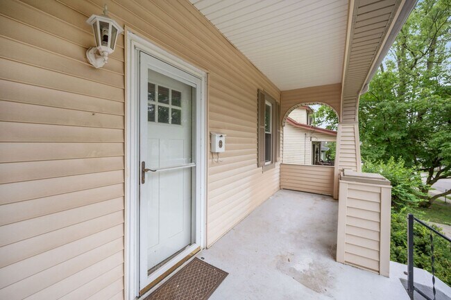 Building Photo - CHEVIOT- Charming 3 bedroom 1.5 bath
