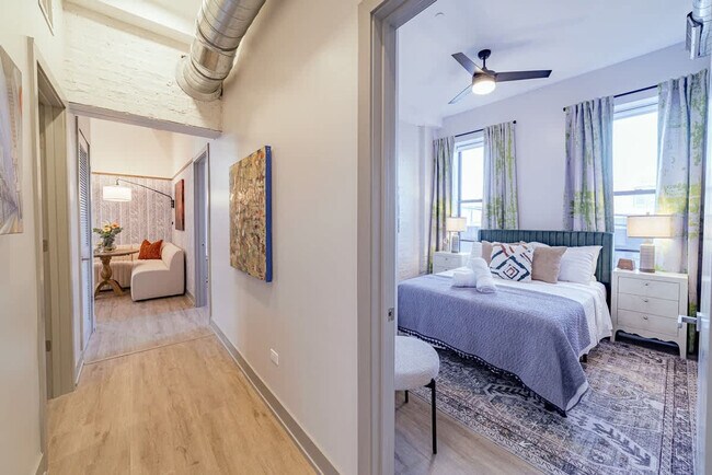 Building Photo - 1954 W North Ave