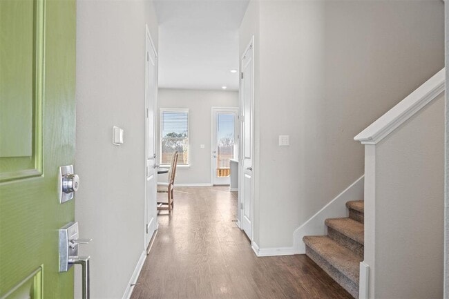 Building Photo - 1020 Vista View Dr