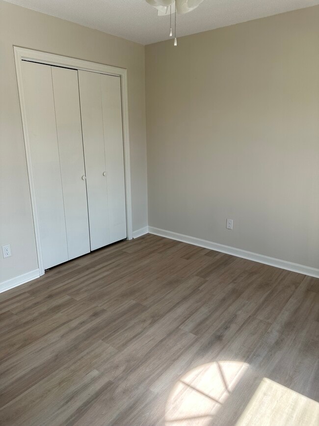 Building Photo - 3891 Almon Dr