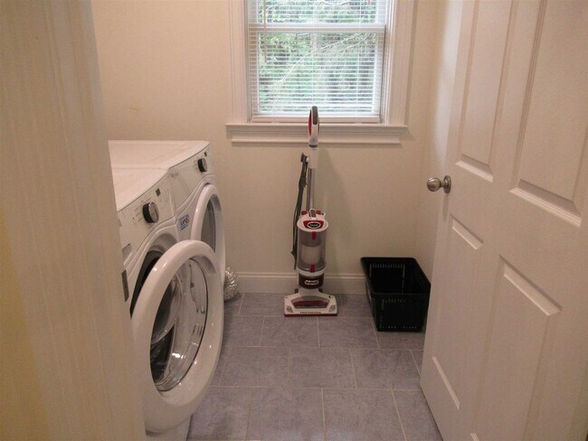 Building Photo - 101 Bundy Hill Rd