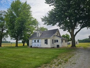 Building Photo - Country Living