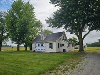 Building Photo - Country Living