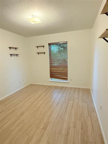 Building Photo - 2707 Mark Twain Dr