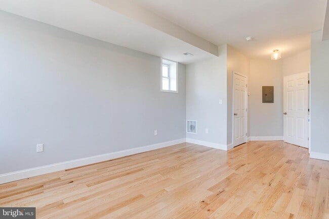 Building Photo - 2323 Whittier Ave