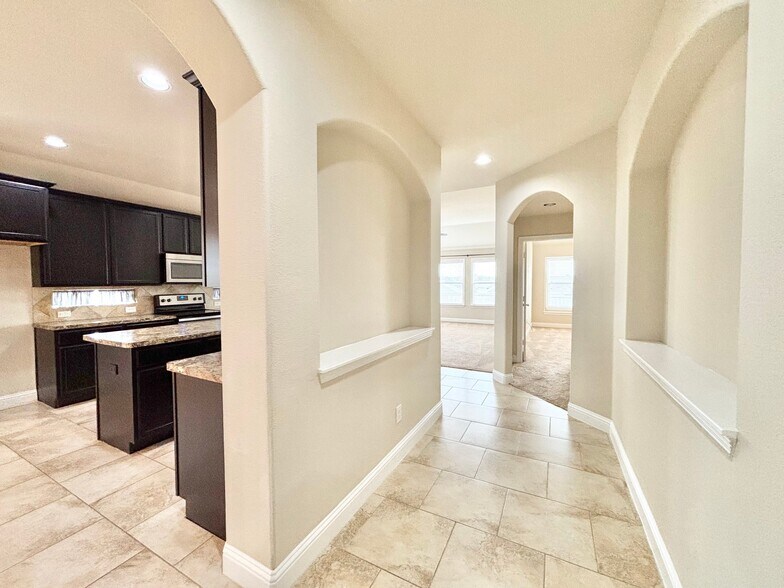 Building Photo - 3010 Sweetwater Trl