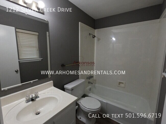 Building Photo - 1212 Silver Creek Dr