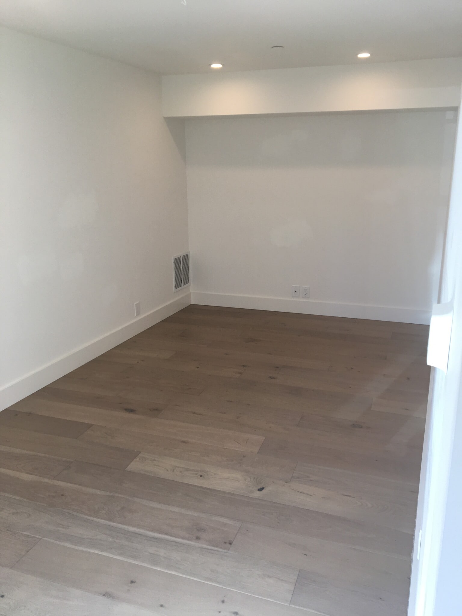 living area 9'4' X 19'6' - 251 Kentucky St