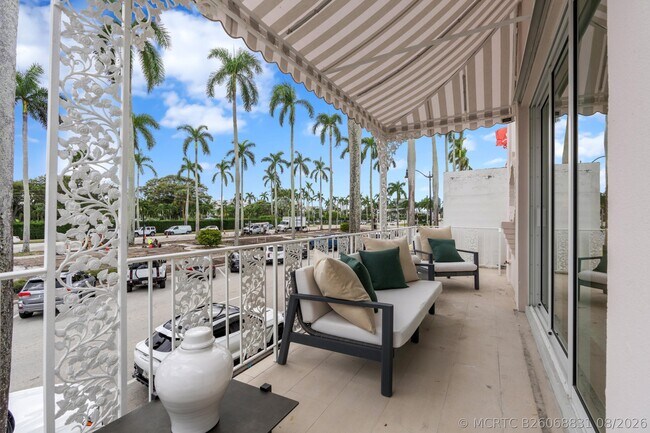 Building Photo - 255 Royal Poinciana Way