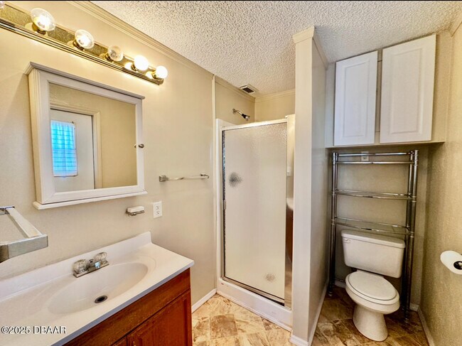 Building Photo - 1104 Jacaranda Ave