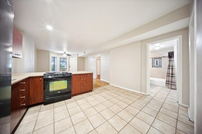 Building Photo - 750 S Oakley Blvd