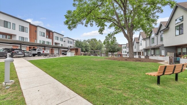 Building Photo - Prime Location Condo in the Heart of San Antonio!