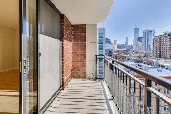 Building Photo - 451 W Huron St