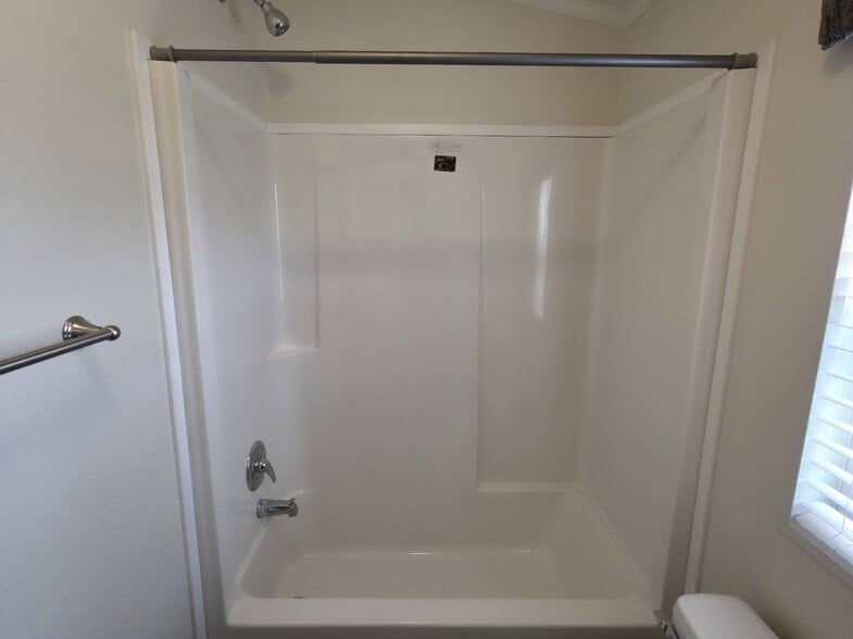 Building Photo - 1308 W Plum St