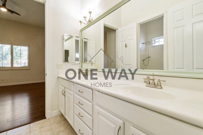 Building Photo - 4432 E Ford Ave