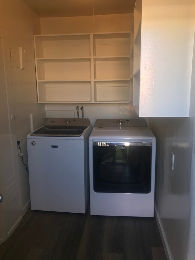 Laundry Room - 1418 S Doheny Dr