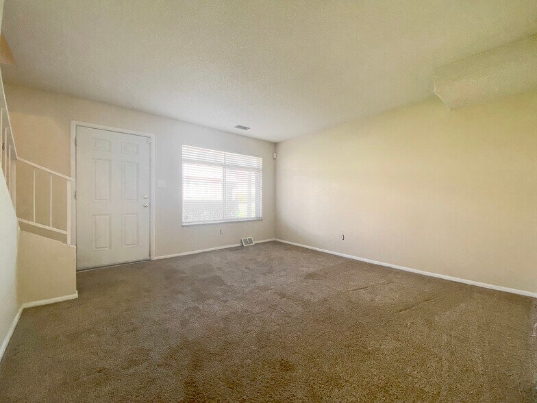 Building Photo - 9206 E Mansfield Ave