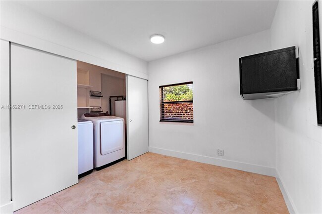 Building Photo - 636 Hibiscus Dr