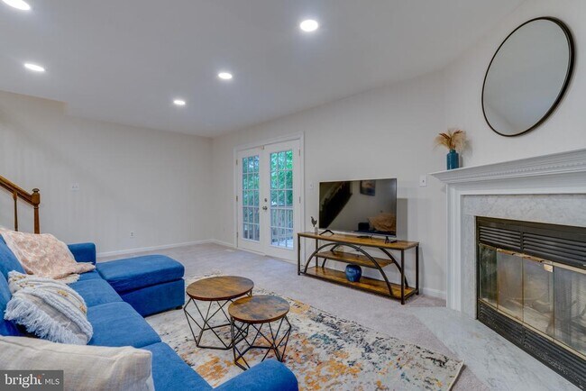 Building Photo - 3700 Roxbury Ln