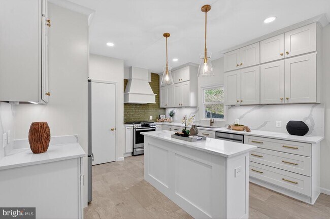 Building Photo - 1905 47th St NW