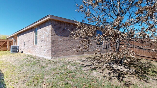 Building Photo - 2 WEEKS FREE!!!!  NOW ONLY $1395 NO CARPET DUPLEX IN HARKER HEIGHTS!!!!