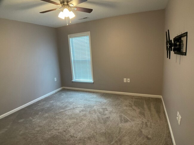 Building Photo - Gorgeous Townhome in Brier Crossings!