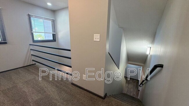 Building Photo - 1741 Ridgehaven Ct