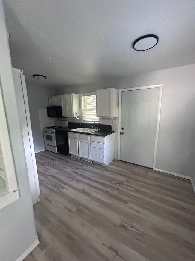 Building Photo - 7534 Blanding Dr