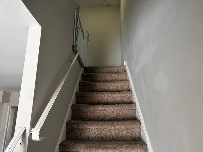 Building Photo - Renovated 3 Bed Twin Home for Rent