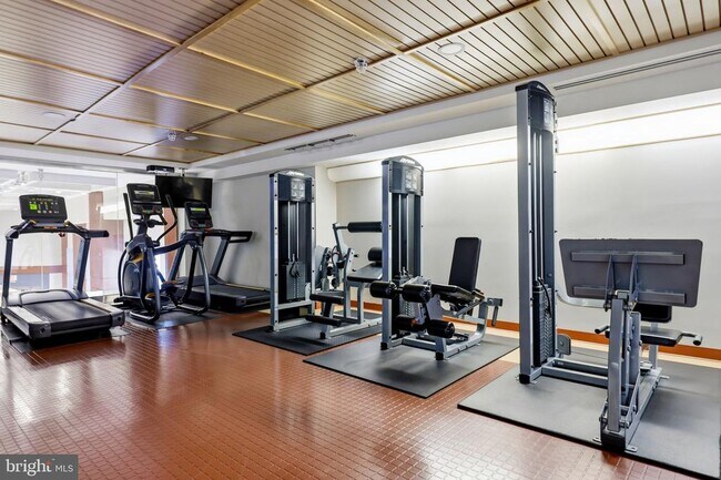 Building Photo - 2200 N Westmoreland St