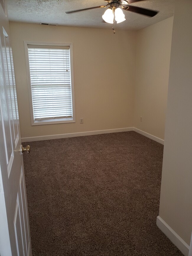 Building Photo - 95 Dumot Ct