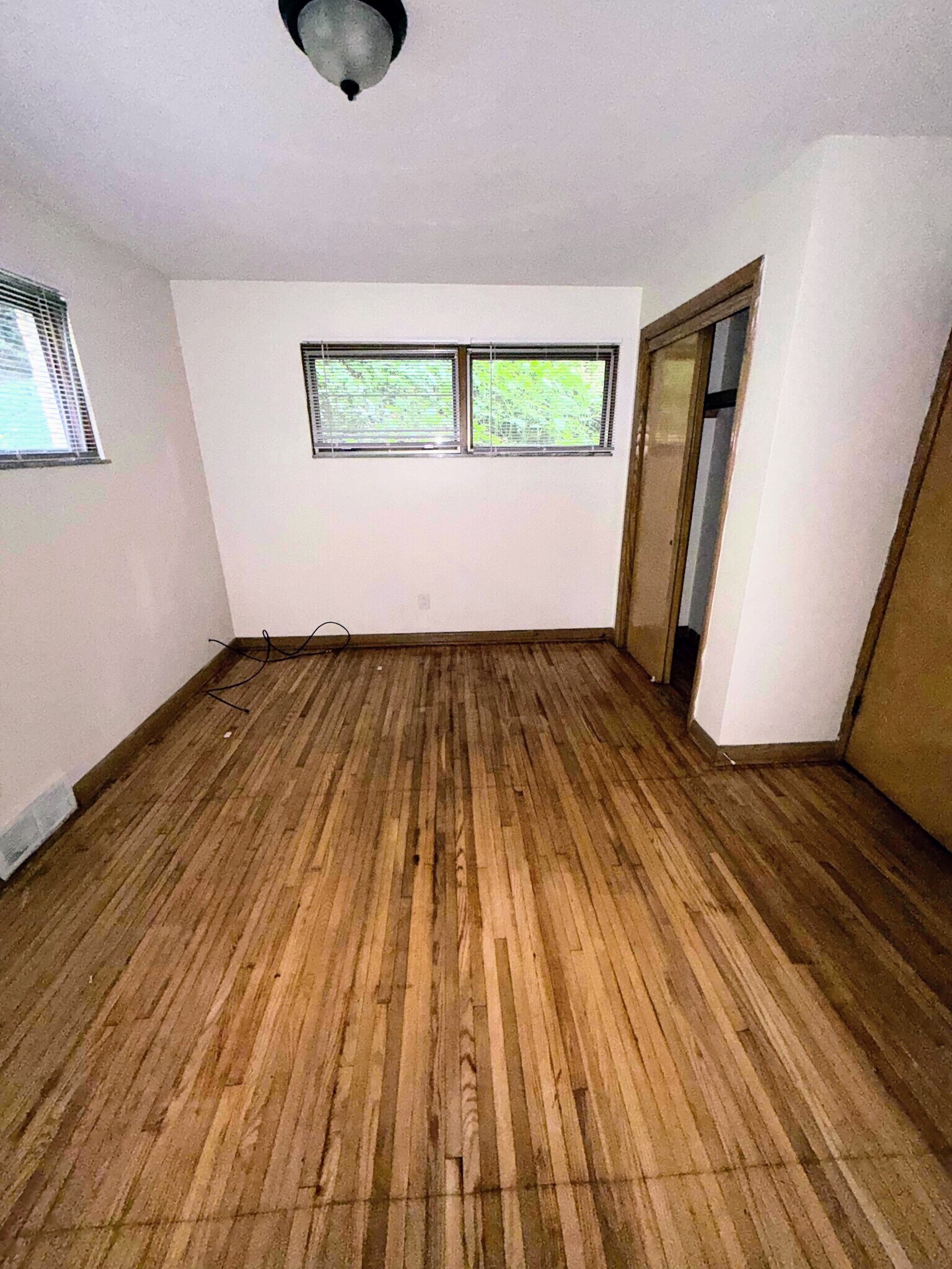 Building Photo - 1416 Ravine St