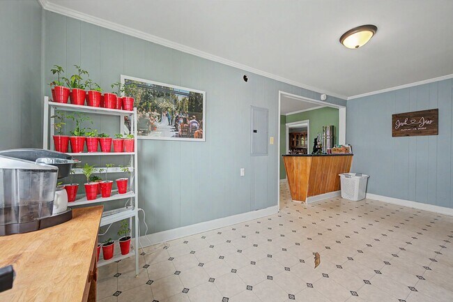 Building Photo - Spacious 5-Bedroom Home Near Radford University
