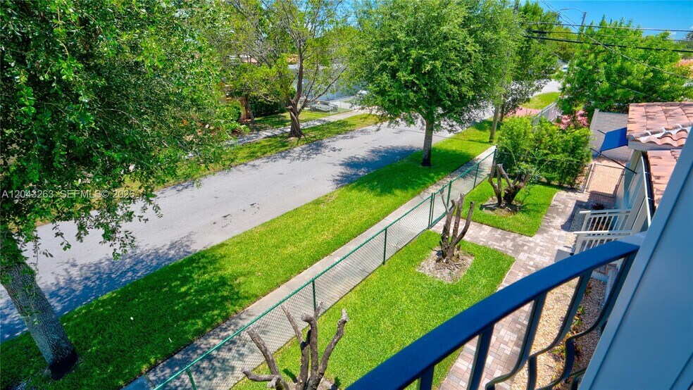 Building Photo - 500 SW 51st Ct