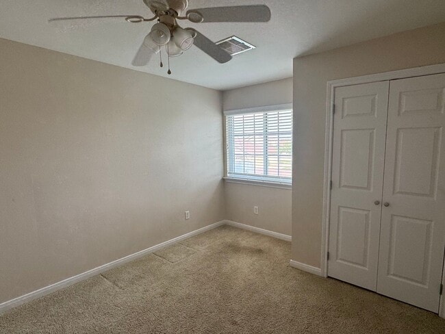 Building Photo - Nice 2 story townhome for rent in quiet ne...
