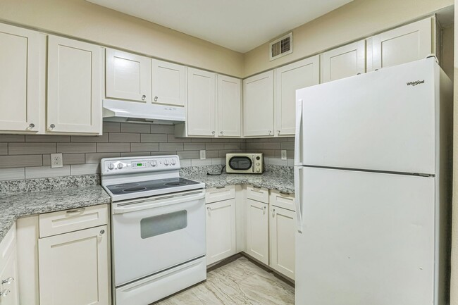 Building Photo - Renovated  condo in the heart of McAllen, ...