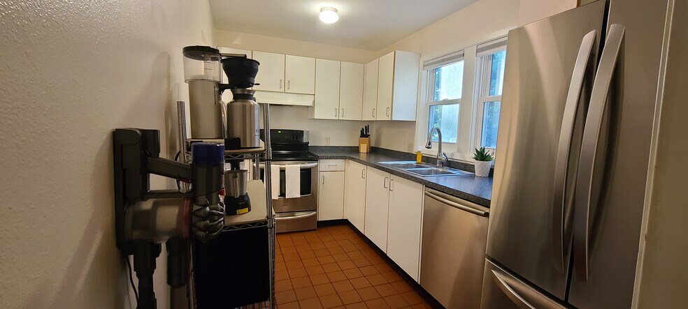 Building Photo - 1524 33rd St