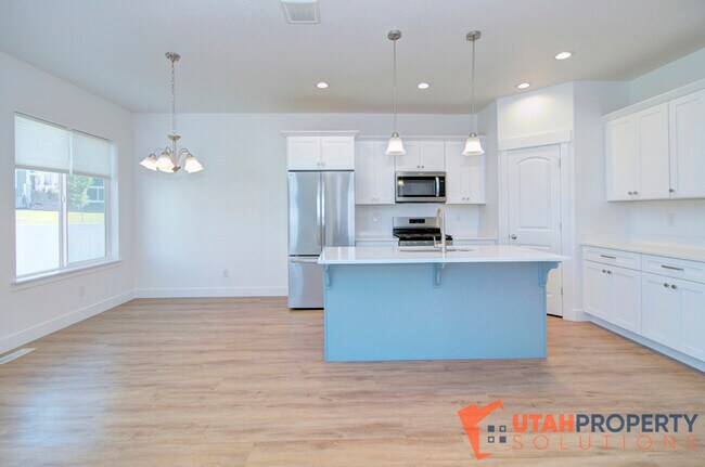 Building Photo - 1316 Dawes Wy