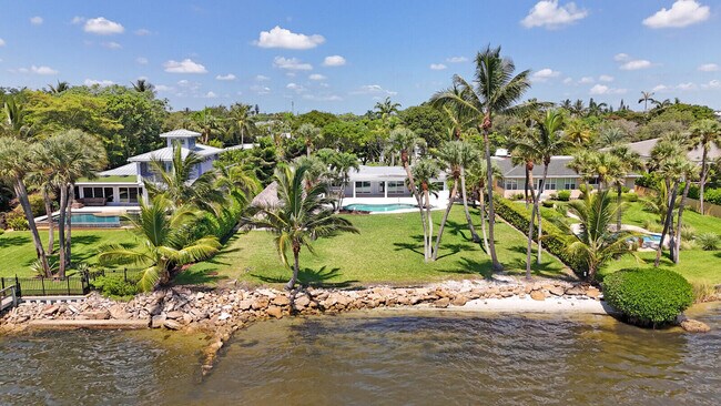 Building Photo - 930 S Lakeside Dr